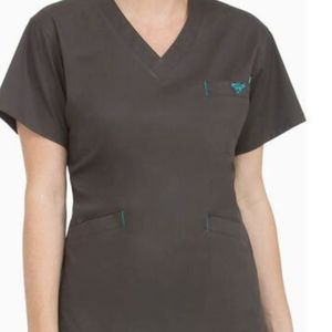 🐧 Med Couture EZ Flex Grey scrub top☀️🌷 💧 💕 🍂 🍎🍋🧁🎀🦄🪻🍍🍓🦉